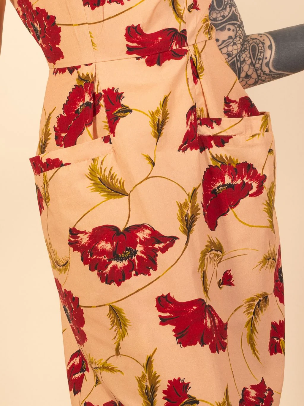 Pagoda Pink 1950s Fitted Dress - Image 7